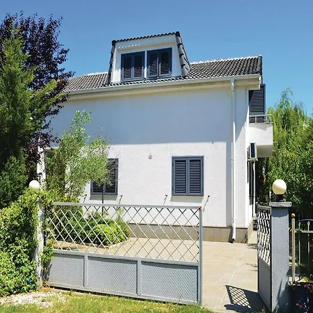 Pishat E Buta 28 펜션 골렘